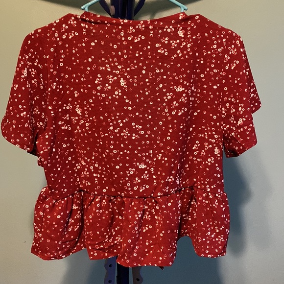 Noflik Women’s Medium Burgundy Wrap Top. Never worn. - Picture 4 of 5